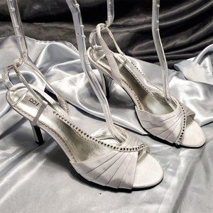 BAKERS silver satin strappy sling back heels LEXIA SZ 10
